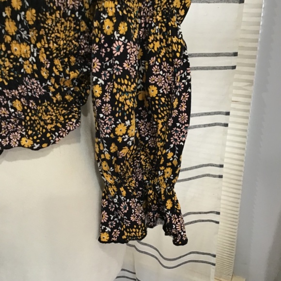 Topshop Women Size 6 Cropped Puff Sleeve Flounce Smocked Blouse Micro Floral - Picture 5 of 11